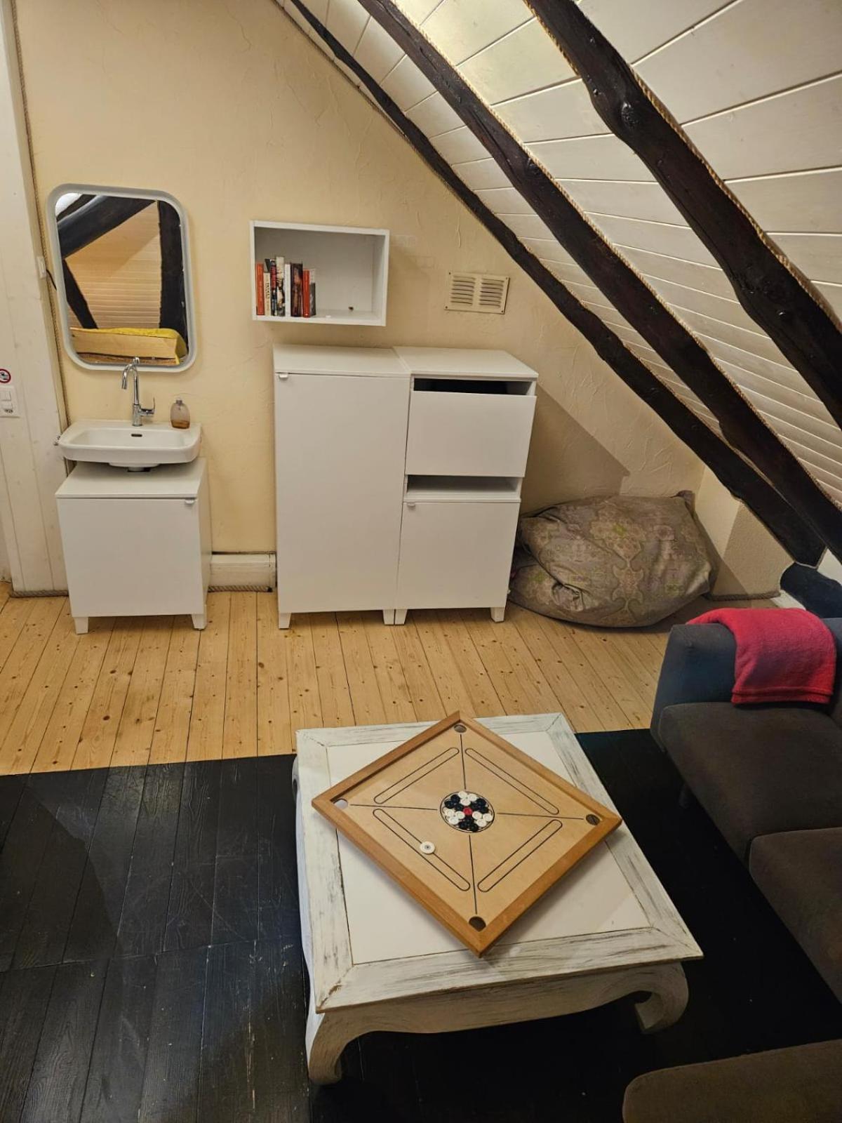 With Private Parking Apartment *